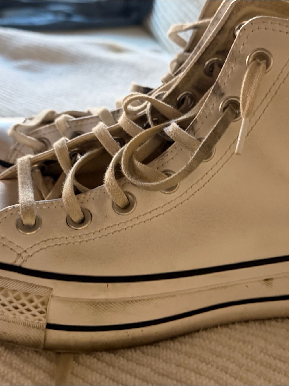 Chuck Taylor All Star High Top Platform Leather Sneaker
Women's (Size 7)